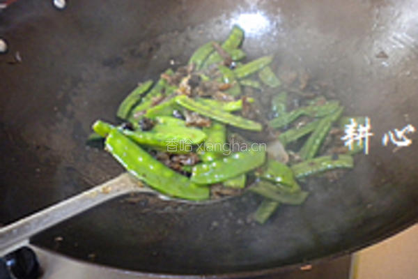 豆豉鲮鱼炒荷兰豆的做法图解8