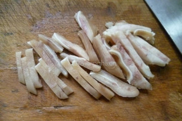 香干梅豆炒猪耳朵的做法图解4