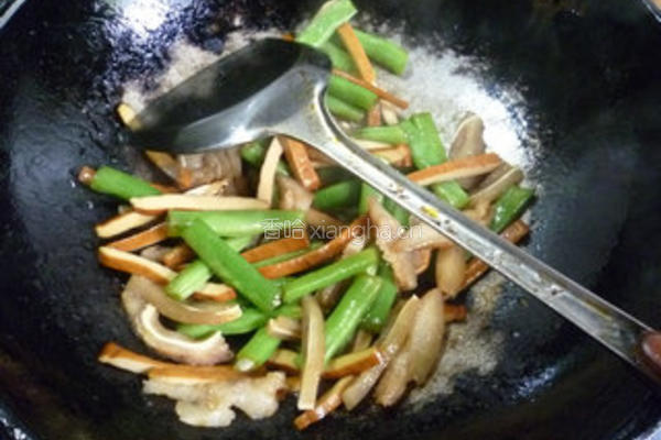 香干梅豆炒猪耳朵的做法图解12