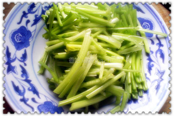 芹菜炒香干的做法图解1