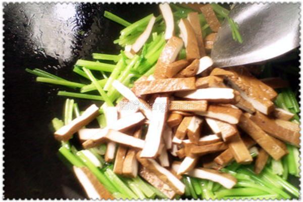 芹菜炒香干的做法图解6