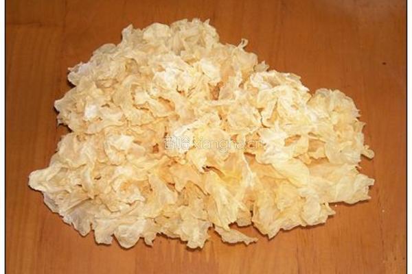 银耳山药麦片粥的做法图解1