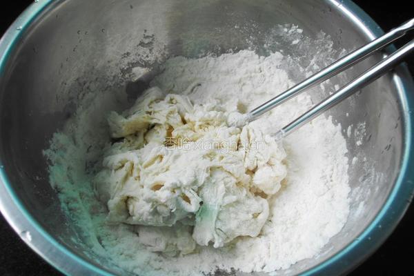 黑椒牛肉脆披萨的做法图解1