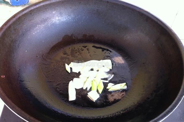 腐乳香芹炒豆干的做法图解5