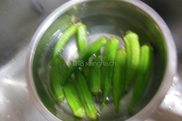 秋葵炒火腿的做法图解2