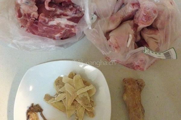 黄芪肉骨猪蹄的做法图解1