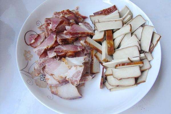 香干炒腊肉的做法图解2