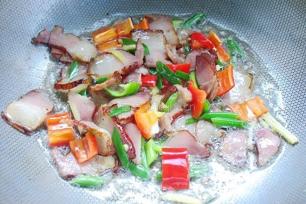 香干炒腊肉的做法图解5
