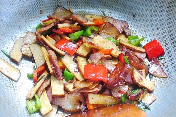 香干炒腊肉的做法图解10