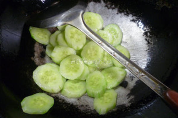橄榄菜炒青瓜的做法图解5