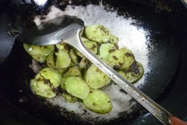 橄榄菜炒青瓜的做法图解7
