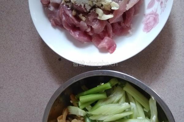 榨菜肉丝的做法图解2