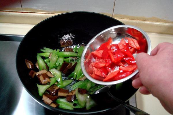 芹菜炒香干的做法图解4
