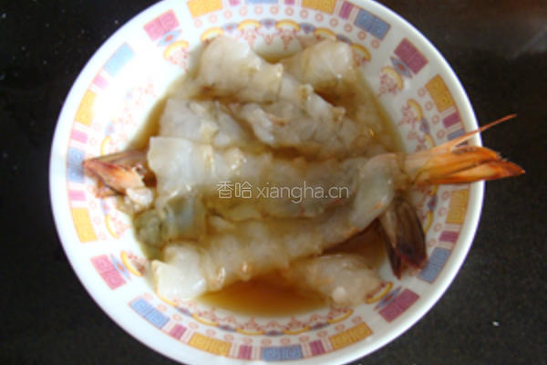 黄金凤尾虾的做法图解3