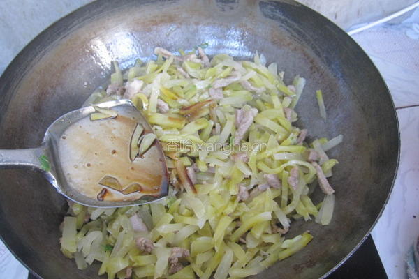 榨菜炒肉丝的做法图解7
