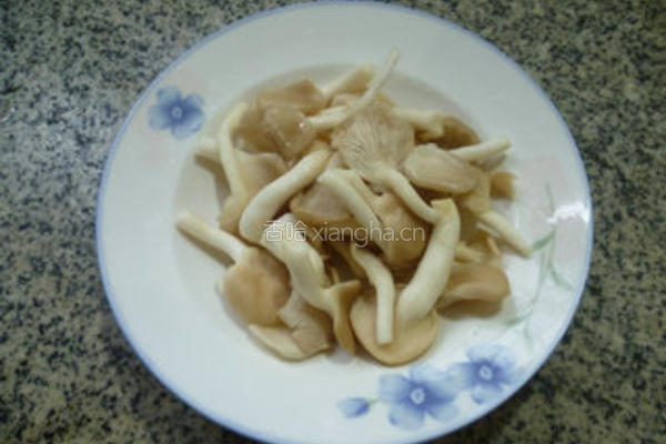 混炒莴笋的做法图解2