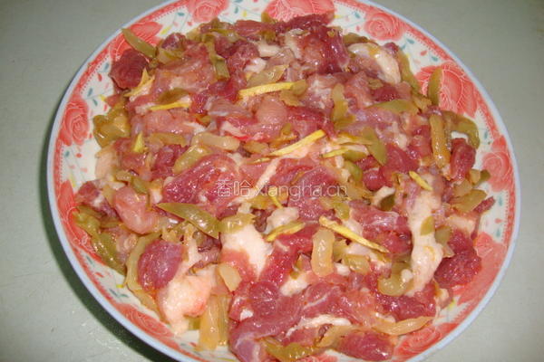 榨菜蒸肉的做法图解1
