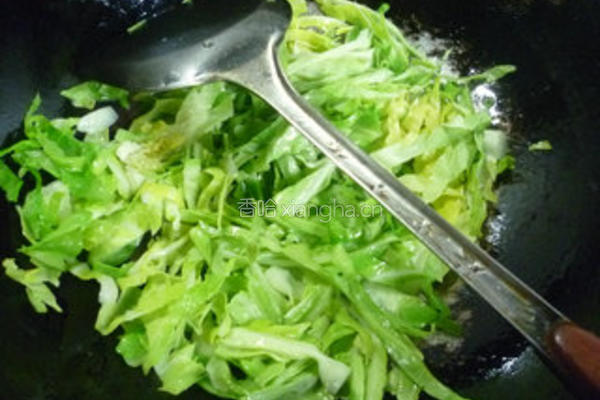 香干牛心菜炒米粉的做法图解6