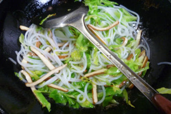 香干牛心菜炒米粉的做法图解8