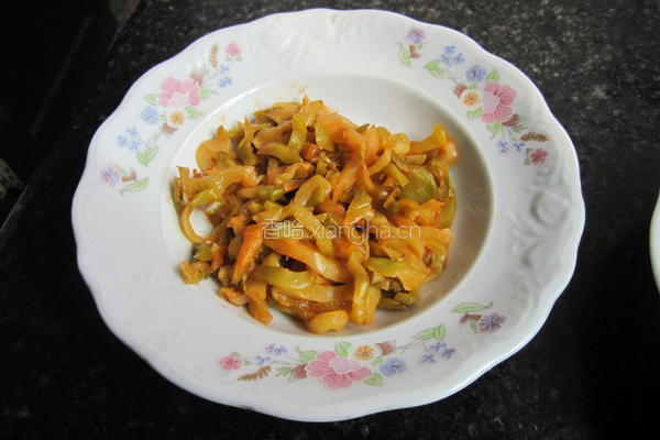 香芹榨菜炒腊肉的做法图解2