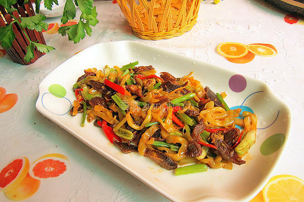 香芹榨菜炒腊肉的做法图解7
