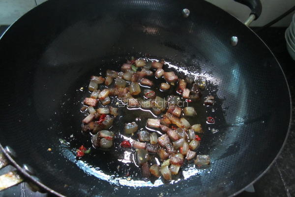 小炒腊肉丁的做法图解2