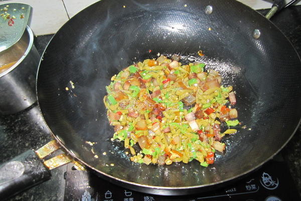 小炒腊肉丁的做法图解5
