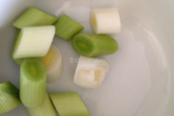 藕丁炒肉的做法图解3