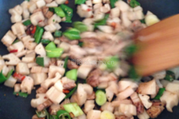 藕丁炒肉的做法图解12
