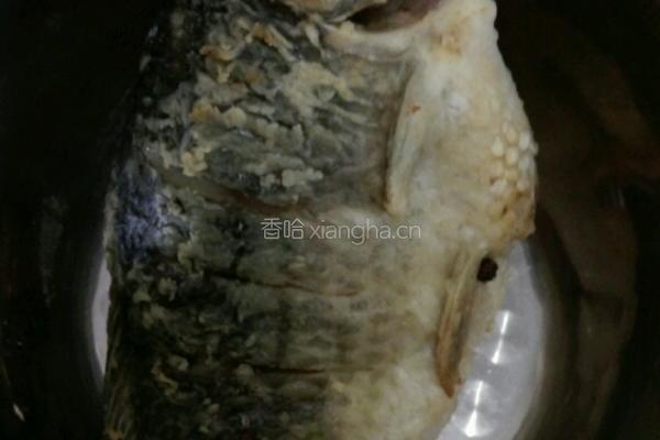 豆瓣鲫鱼的做法图解2