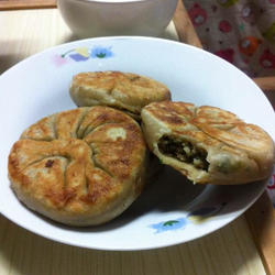 猪肉芹菜馅饼的做法[图]