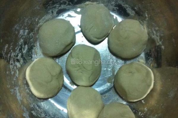 猪肉芹菜馅饼的做法图解1