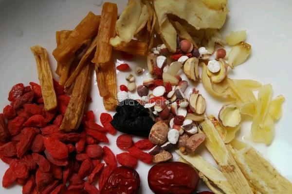 清补药材猪肉汤的做法图解1