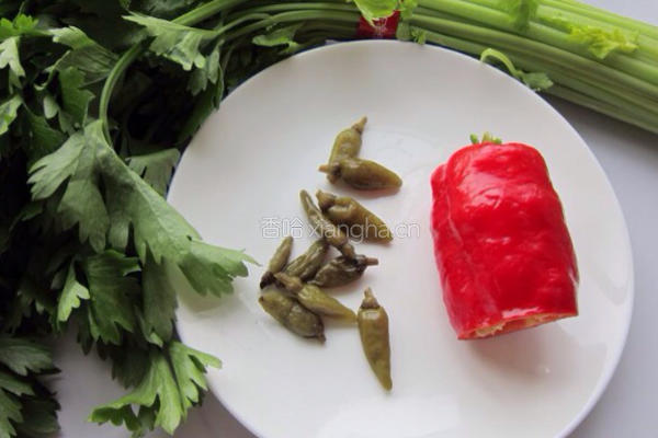 毛芹炒肉末的做法图解1