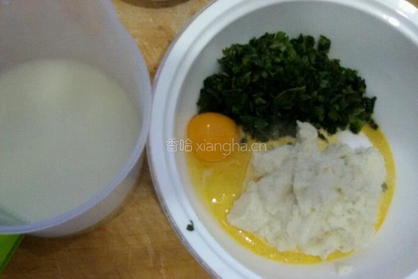 玉米面菜饼子的做法图解1