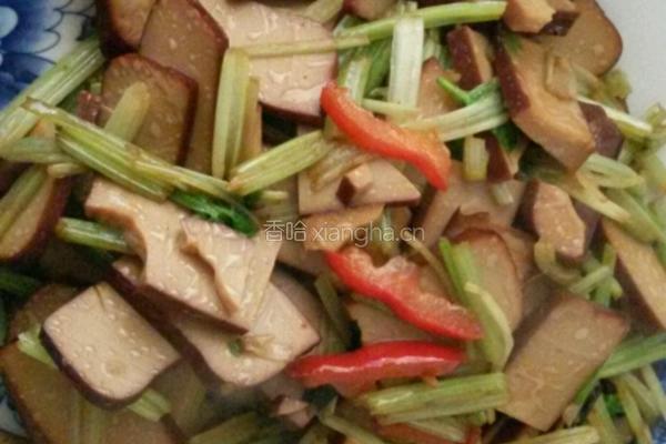 鸡蛋干炒芹菜的做法图解5