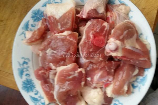 啤酒鸭腿的做法图解1