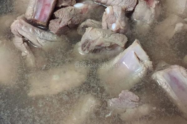 红枣山药排骨汤的做法图解2