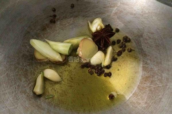 荷香三黄鸡的做法图解3