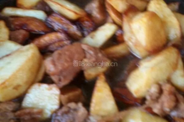 土豆煨牛肉的做法图解3