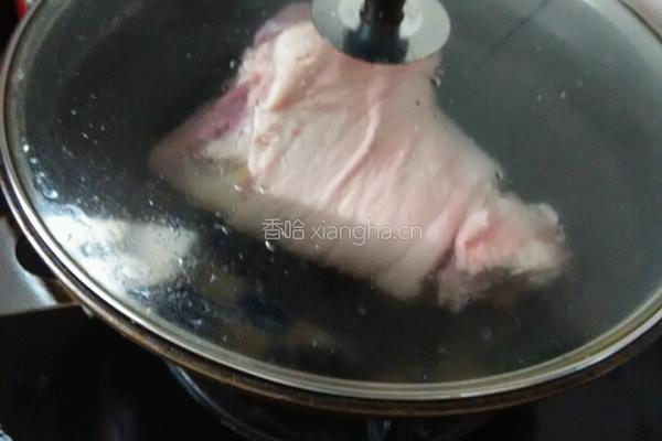 冰糖肘子的做法图解2