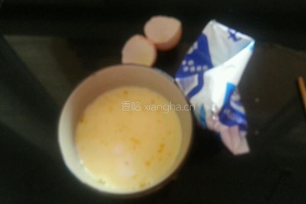 牛奶蒸鸡蛋的做法图解2