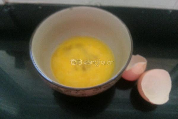 牛奶蒸鸡蛋的做法图解1
