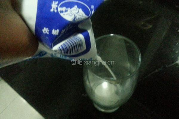 牛奶冰棍的做法图解1