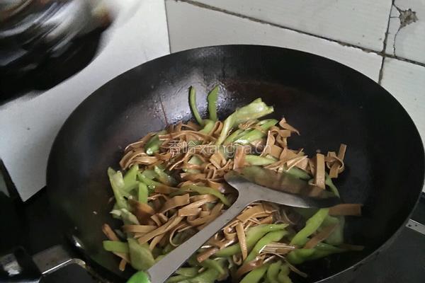 豆腐皮青椒的做法图解5