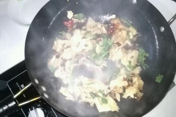 笋干炒腊肉的做法图解2