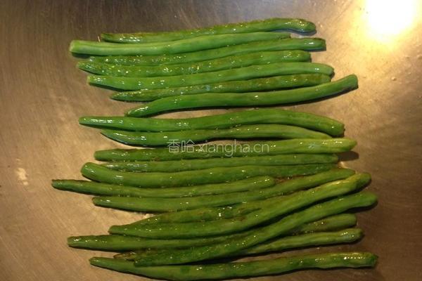 蒜香干煸四季豆的做法图解2