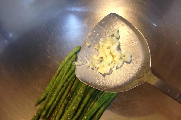 蒜香干煸四季豆的做法图解3