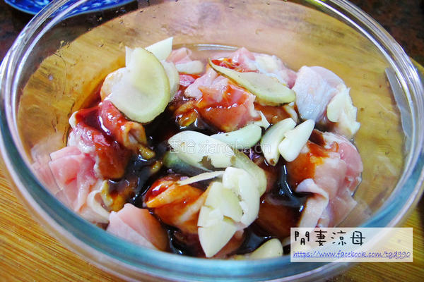 蜜汁鸡腿炒甜椒的做法图解4