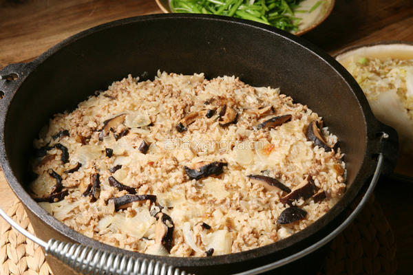 黑早冬菇豚肉炖饭的做法图解7